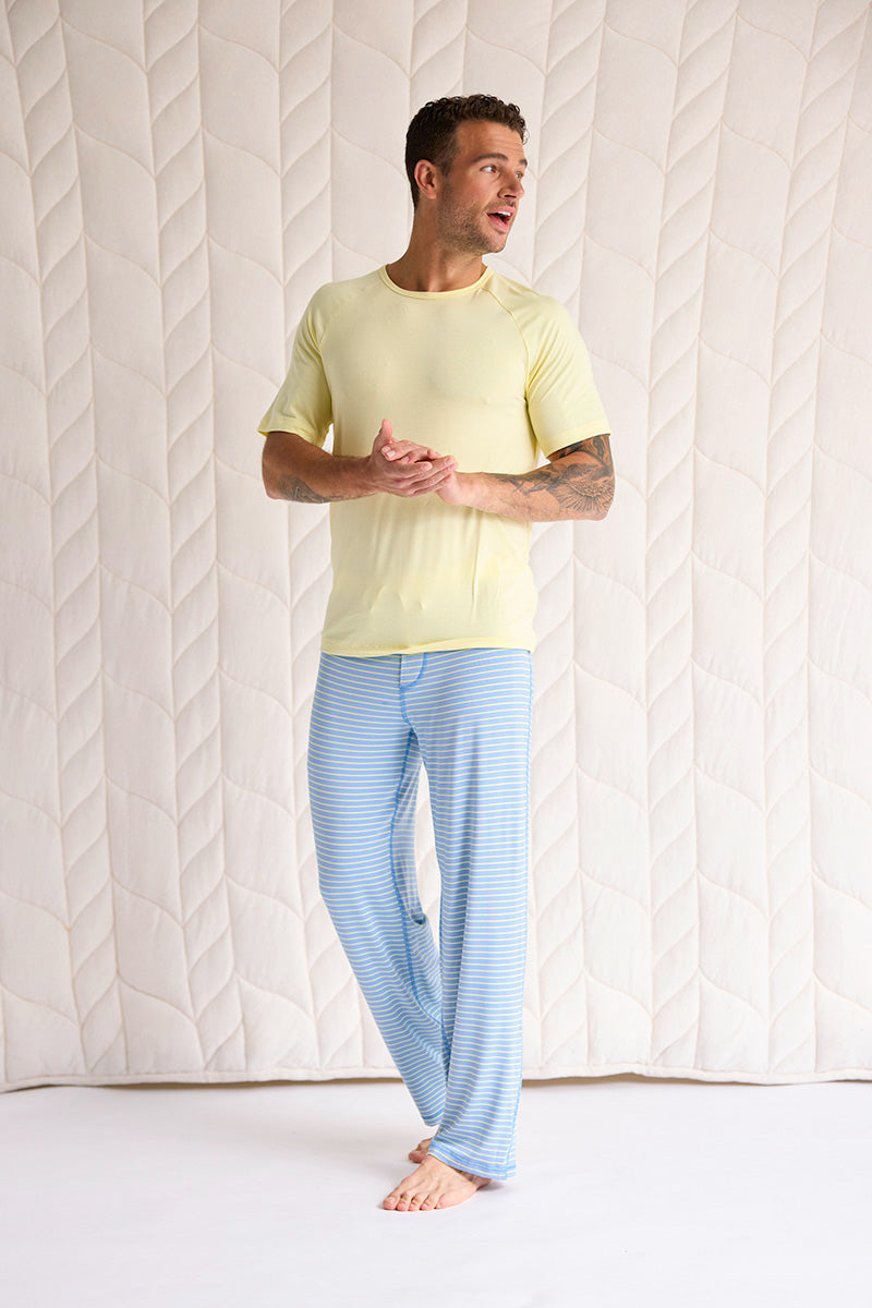 Adam is 6'1", typically wears a size 34 pant, has a 43" chest and a 32" inseam and is wearing a size medium.