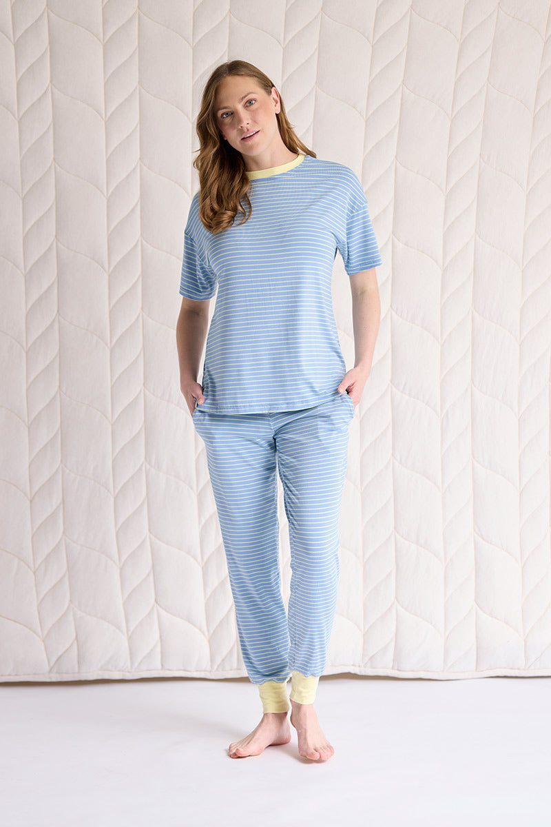 Siobhan is 5'8", typically wears a size 4 and is wearing a size small