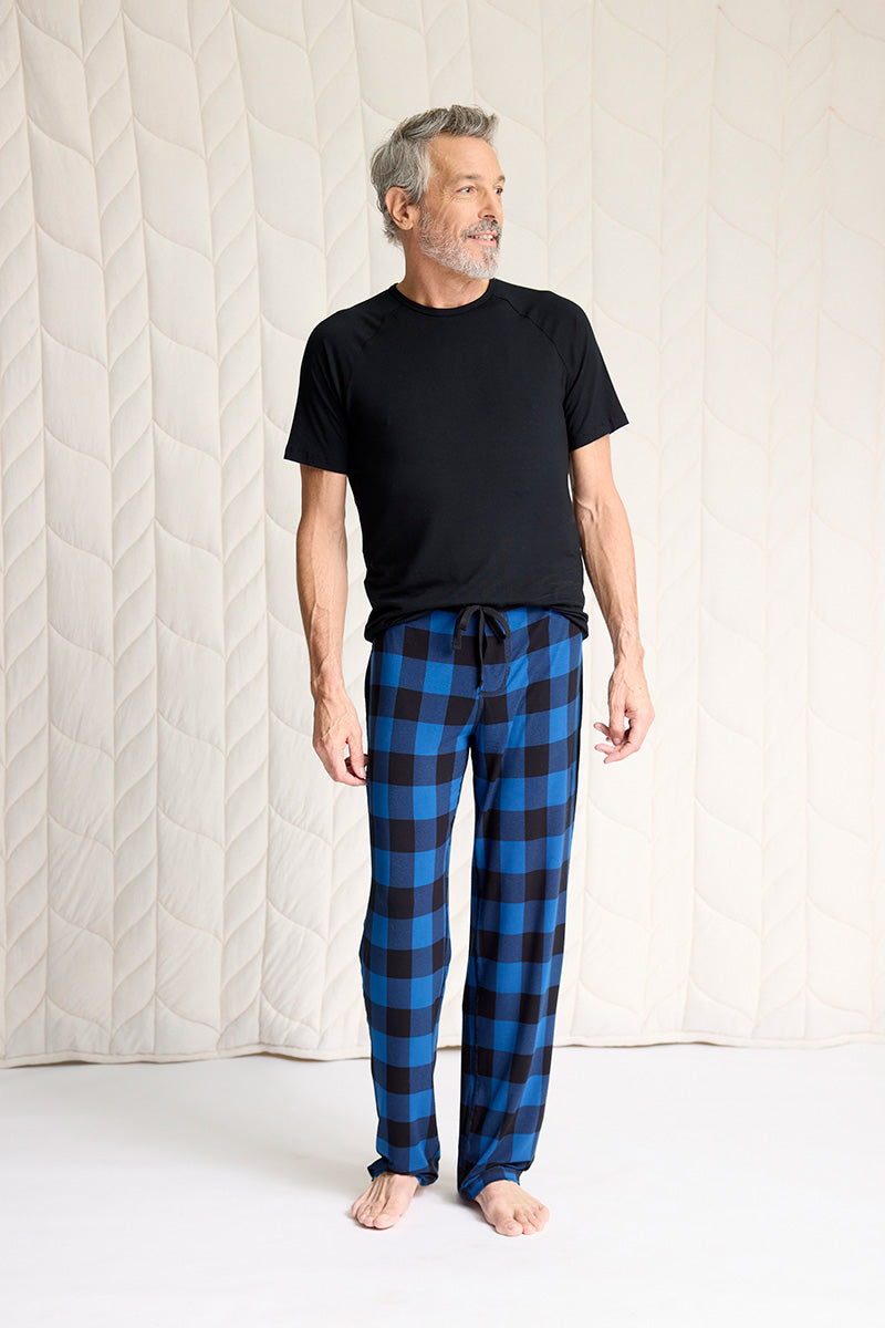 Bill is 6'2", typically wears a size 32 pant, has a 40" chest and is wearing a size M