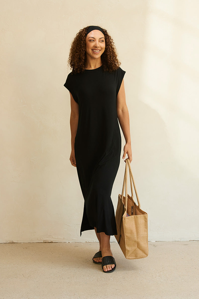 Kelsey is 5'9", typically wears a size 2 and is wearing a size S