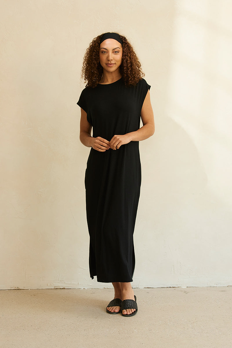 Kelsey is 5'9", typically wears a size 2 and is wearing a size S