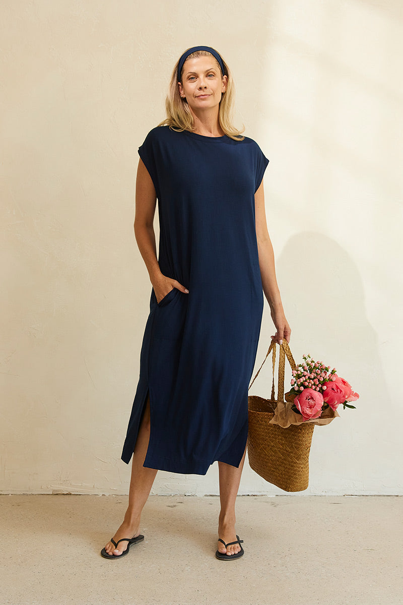 Amber is 5'9", typically wears a size 4/6 and is wearing a size M