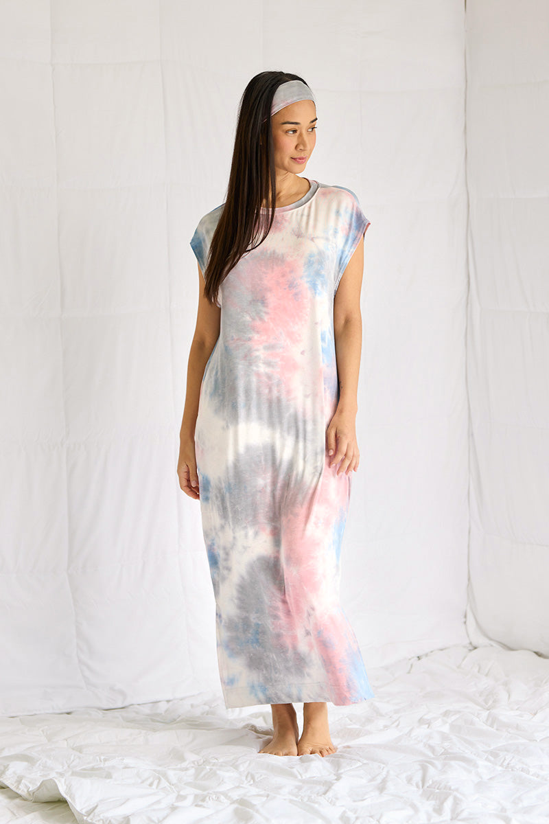 Kimberley is 5'8", typically wears a size 2/4 and is wearing a size small