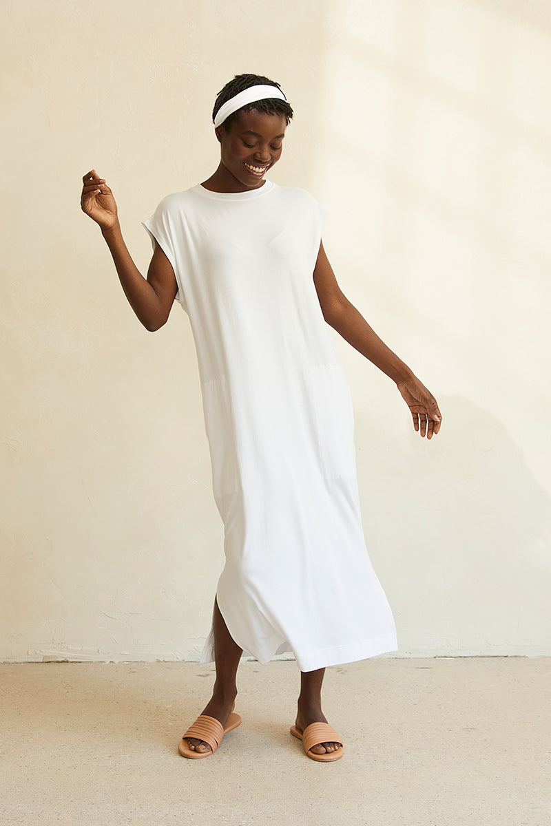 Abigail is 5'8", typically wears a size 2 and is wearing a size S