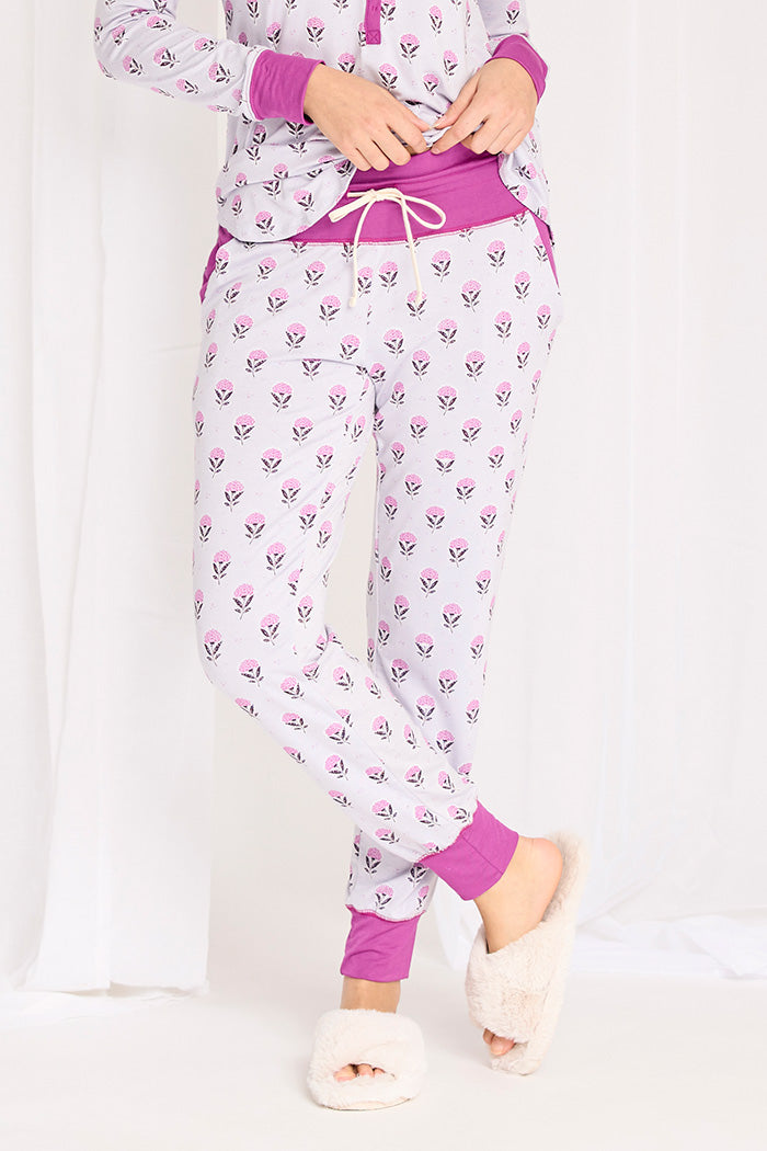 Kiera is 5'9", typically wears a size 2 and is wearing a size small