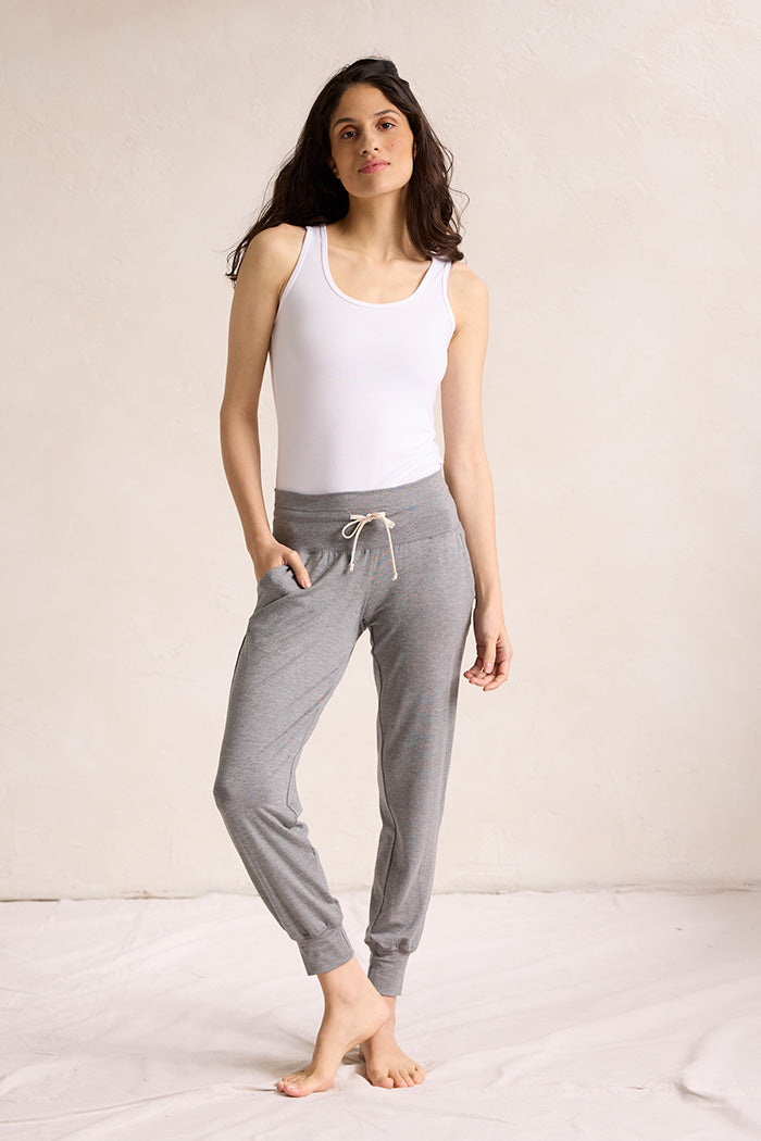 Lynn is 5'8", typically wears a size 2/4 and is wearing a size S