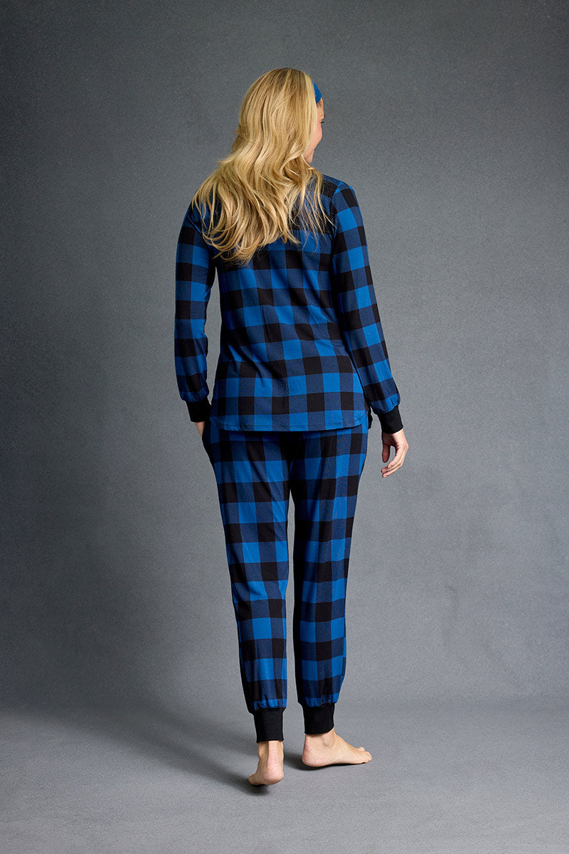 Amber is 5'9", typically wears a size 6/8 and is wearing a size M