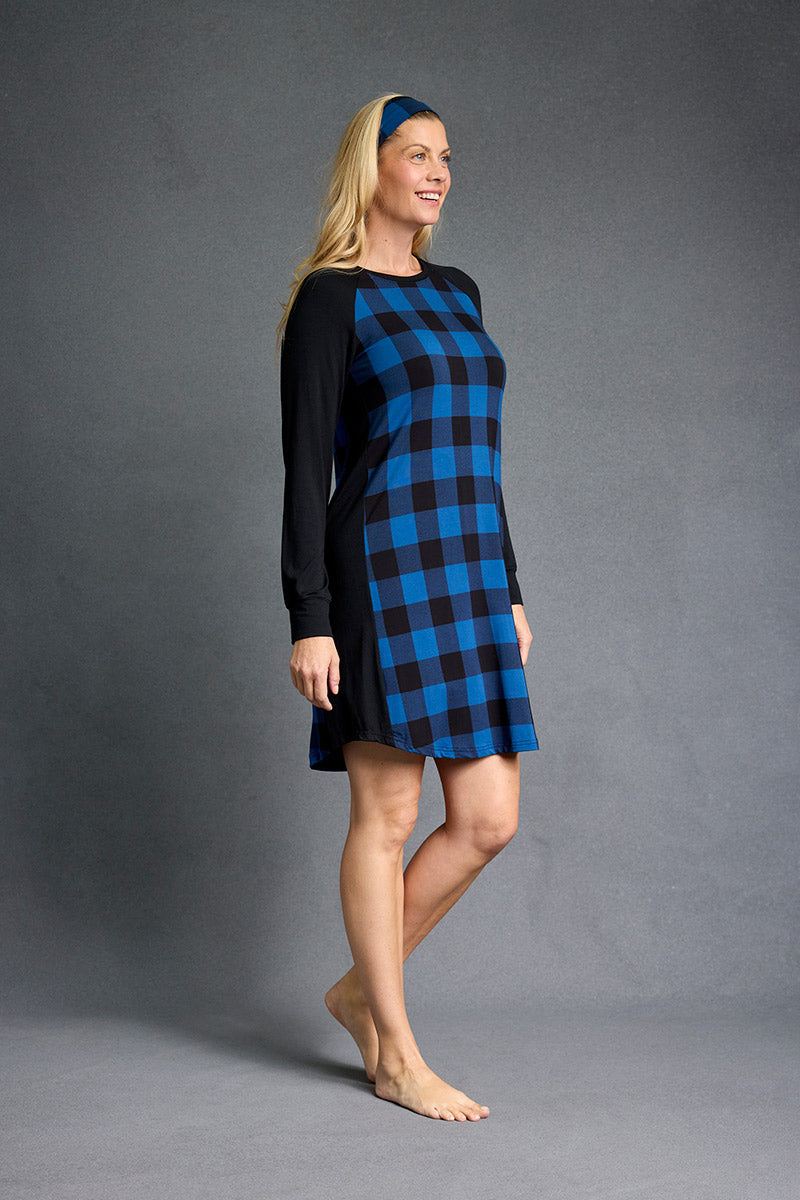 Amber is 5'9", typically wears a size 6/8 and is wearing a size M