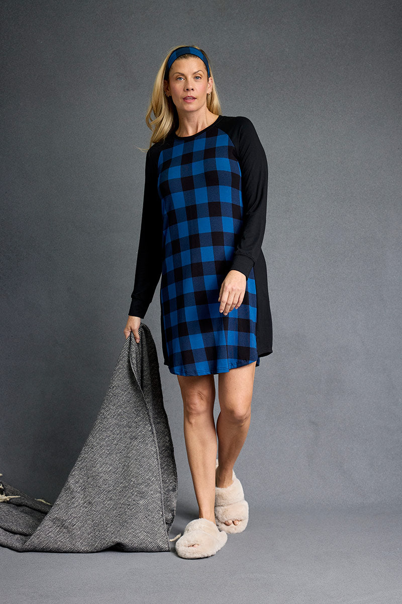 Amber is 5'9", typically wears a size 6/8 and is wearing a size M