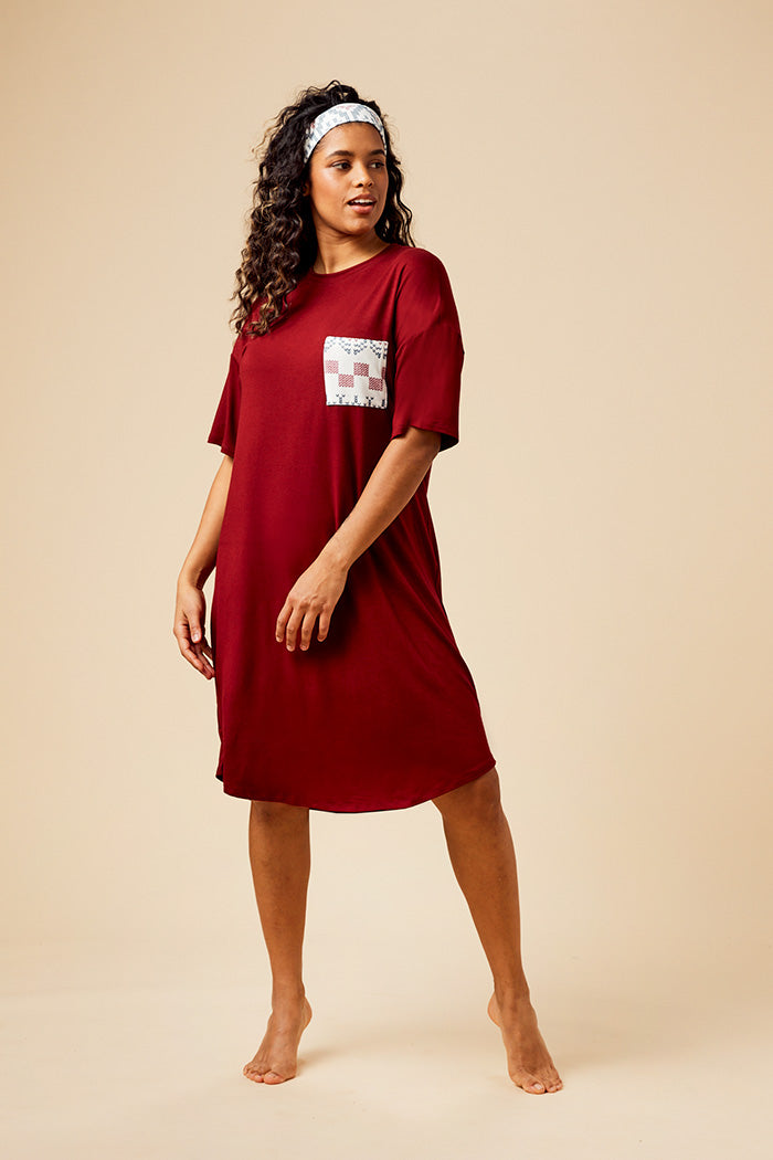 Aishah is 5'7", normally wears a size 6 and is wearing a size medium