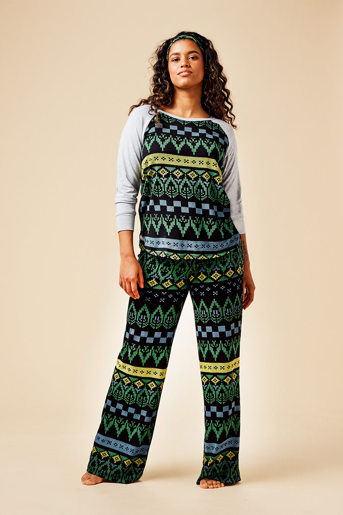 Aishah is 5'7", typically wears a size 6 and is wearing a size medium