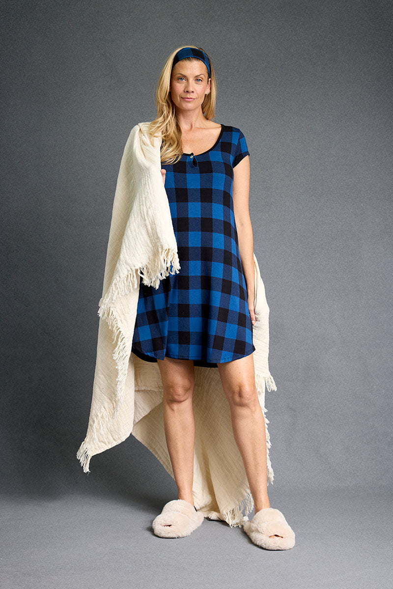 Amber is 5'9", typically wears a size 6/8 and is wearing a size M