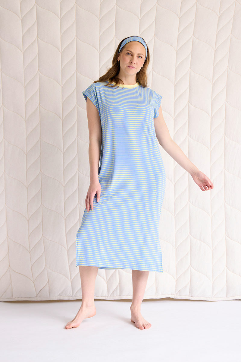 Siobhan is 5'8", typically wears a size 4 and is wearing a size small