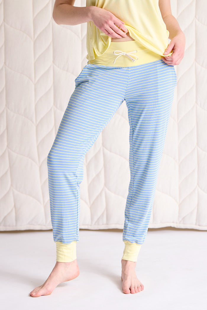 Siobhan is 5'8", typically wears a size 4 and is wearing a size small