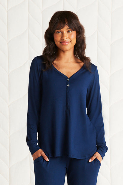 Chloe is 5'8", typically wears a size 4 and is wearing a size small