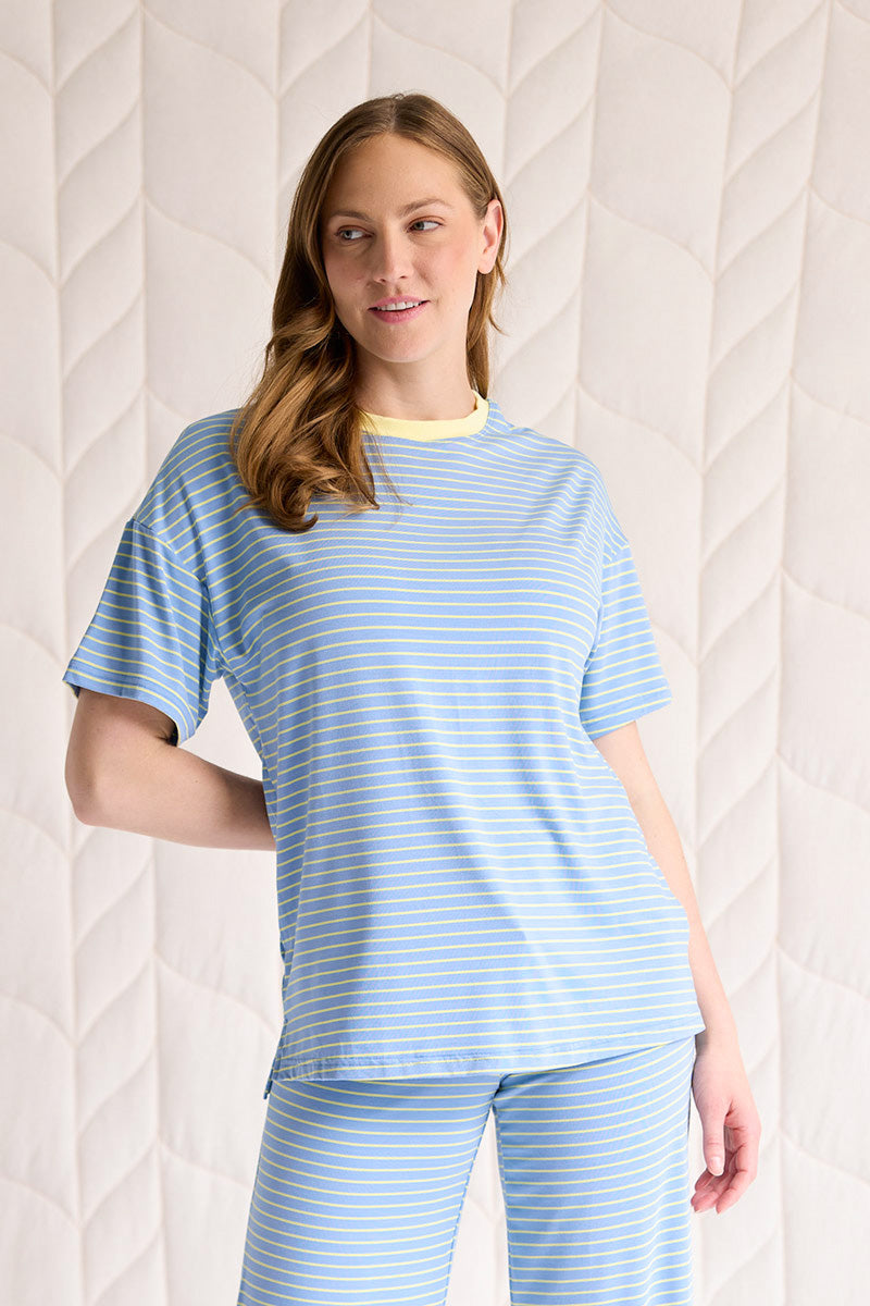 Siobhan is 5'8", typically wears a size 4 and is wearing a size small