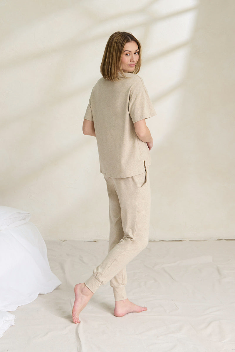 Una is 5'10", typically wears a size 2 and is wearing a size small