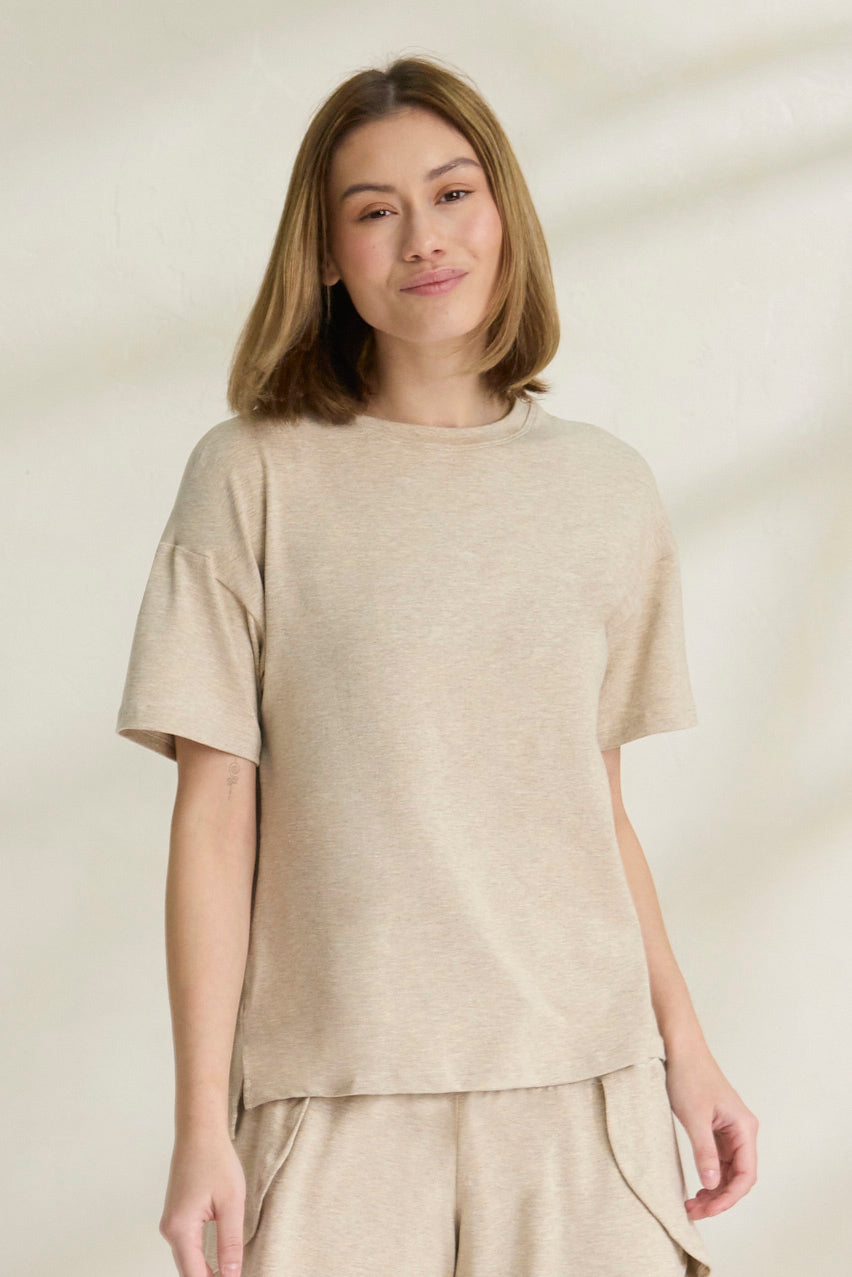 Una is 5'10", typically wears a size 2 and is wearing a size small