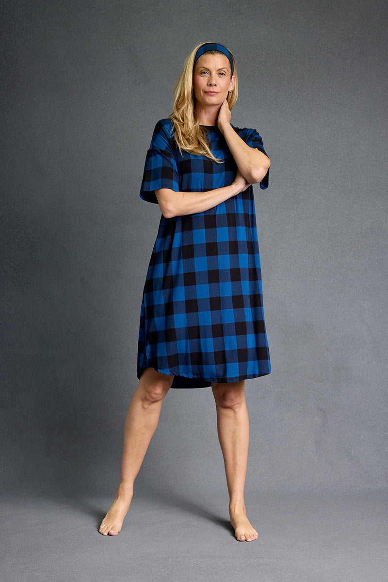 Amber is 5'9", typically wears a size 6/8 and is wearing a size M