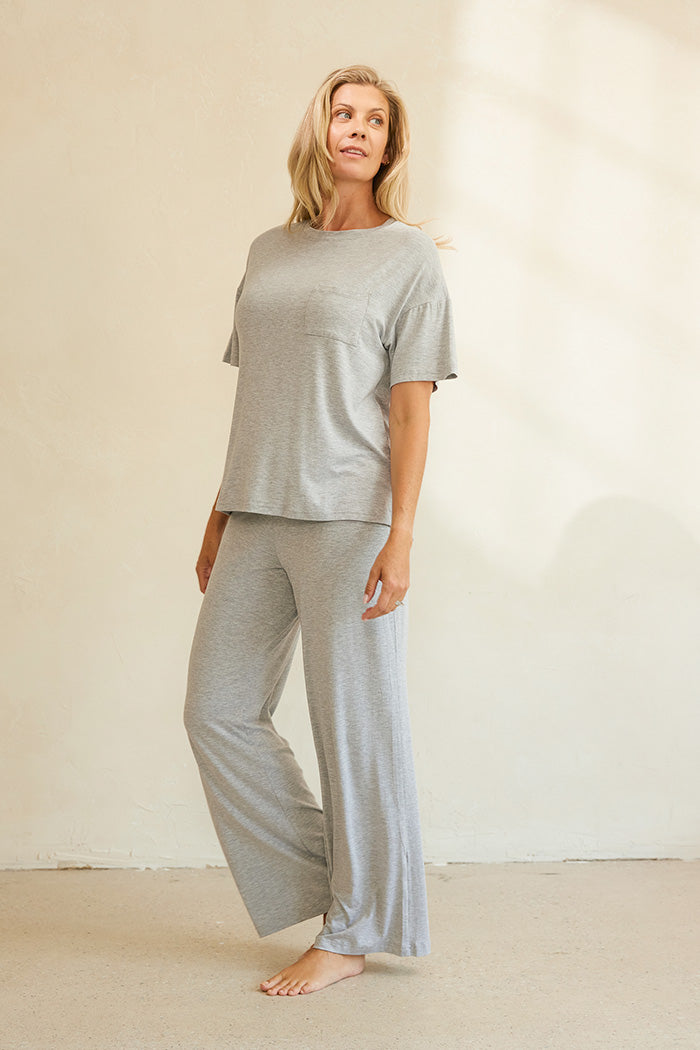 Amber is 5'9", typically wears a size 4/6 and is wearing a size M