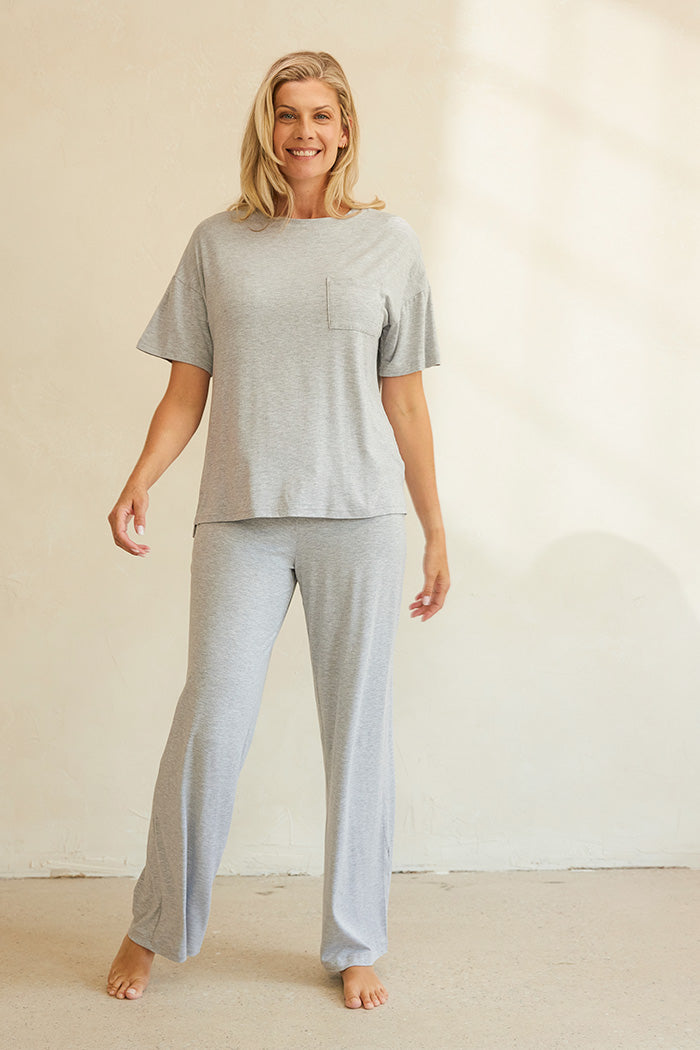 Amber is 5'9", typically wears a size 4/6 and is wearing a size M