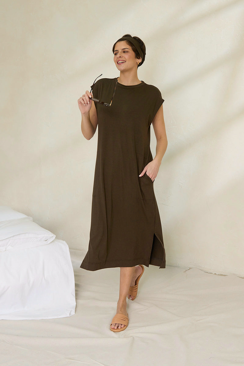 Natasha is 5'11", typically wears a size 6 and is wearing a size small