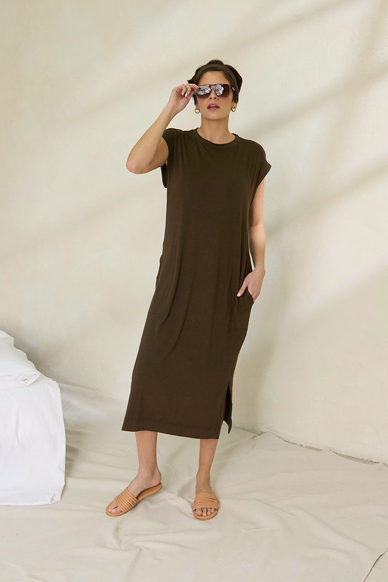 Natasha is 5'11", typically wears a size 6 and is wearing a size small