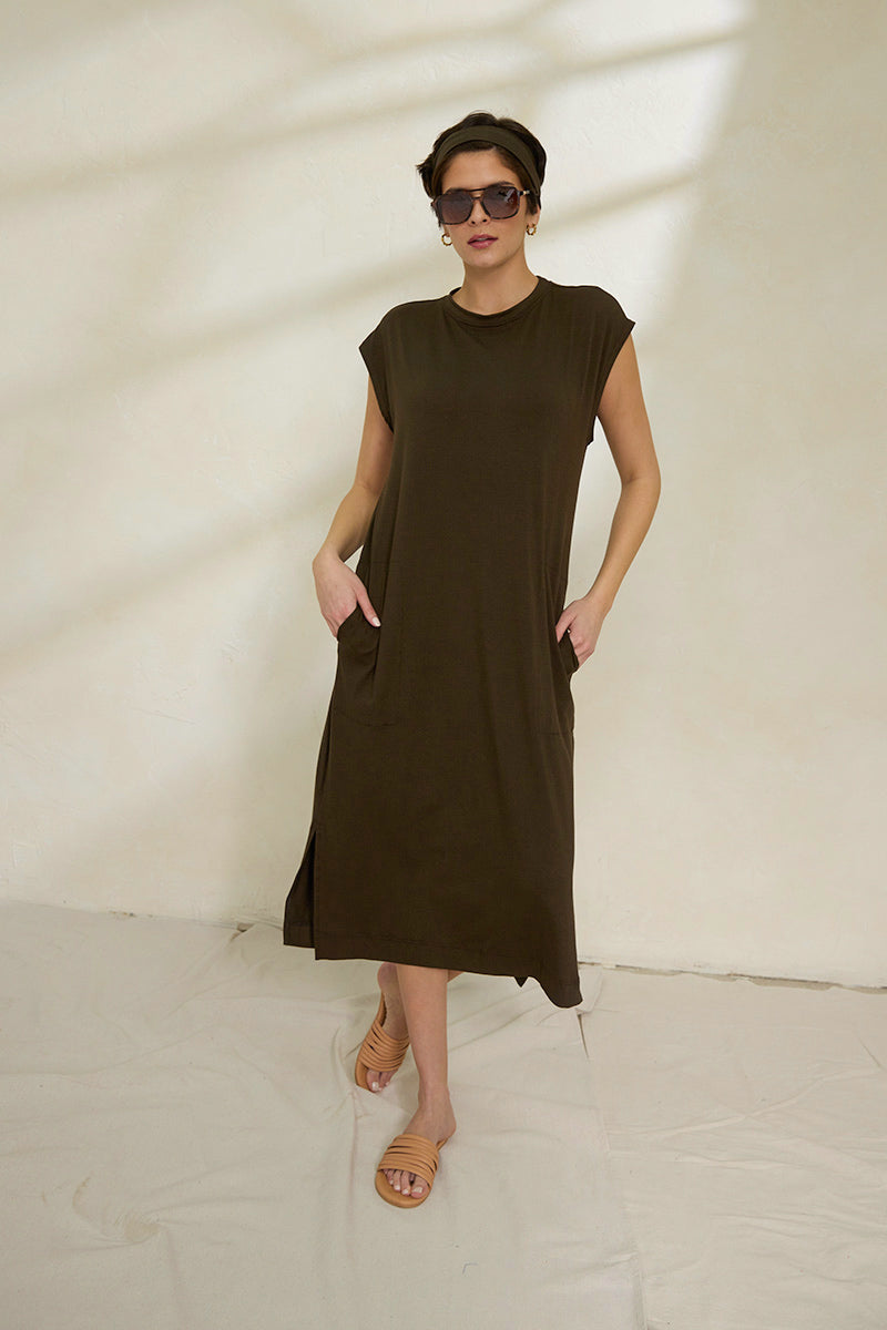 Natasha is 5'11", typically wears a size 6 and is wearing a size small