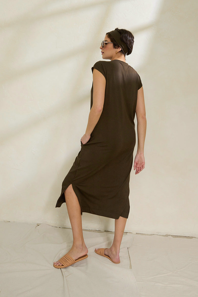 Natasha is 5'11", typically wears a size 6 and is wearing a size small