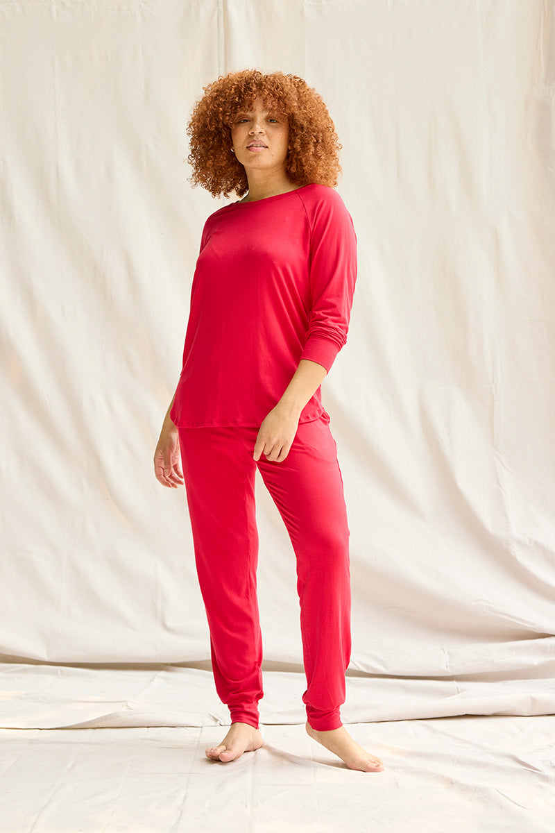 Robyn is 5'8", typically wears a size 10 and is wearing a size large