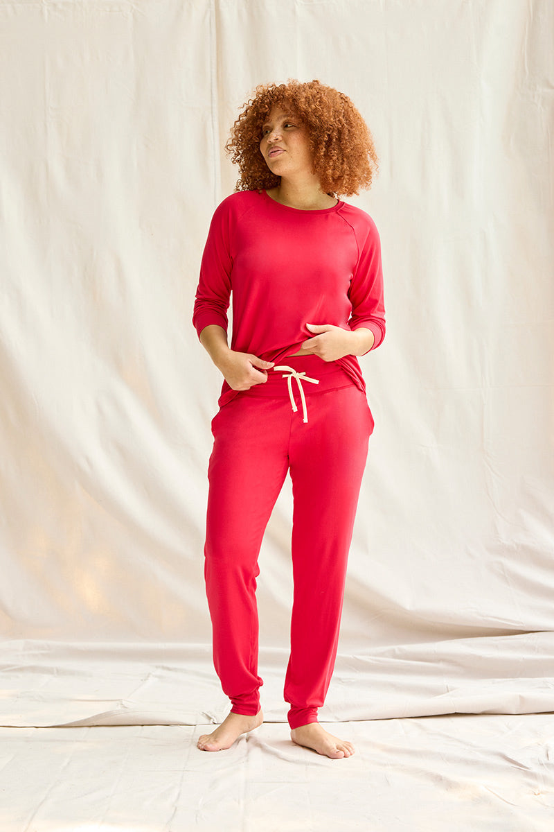 Robyn is 5'8", typically wears a size 10 and is wearing a size large