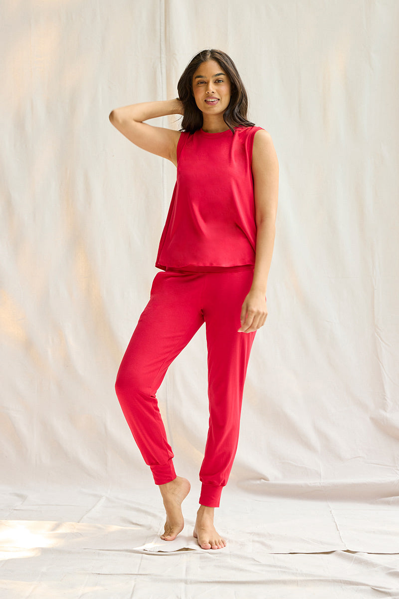 Natash is 5'10", typically wears a size 4 and is wearing a size small