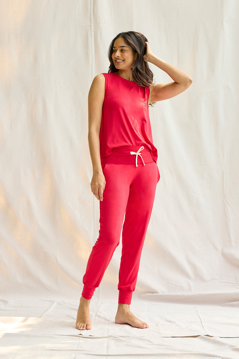 Natash is 5'10", typically wears a size 4 and is wearing a size small