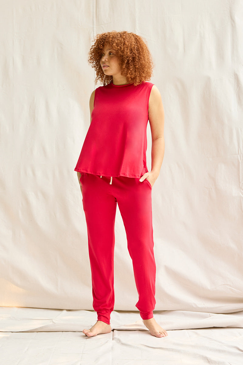 Robyn is 5'8", typically wears a size 10 and is wearing a size large