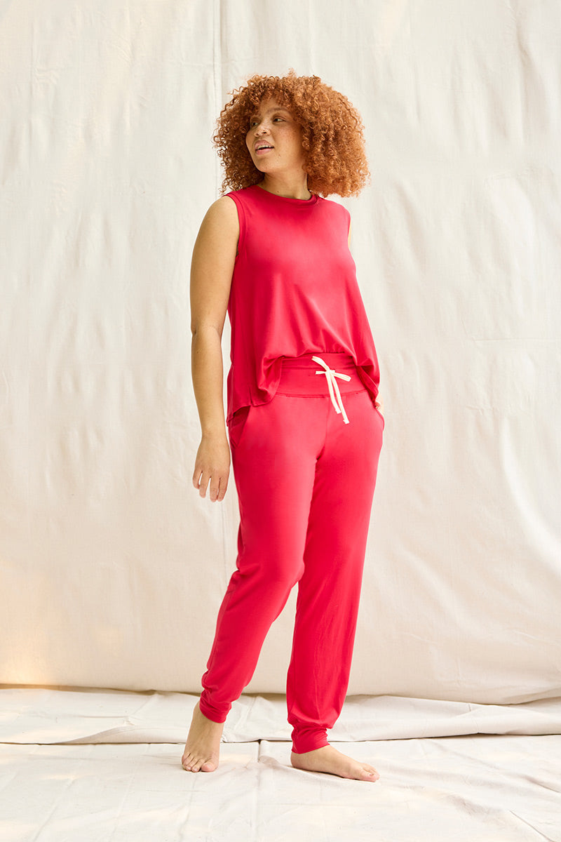 Robyn is 5'8", typically wears a size 10 and is wearing a size large