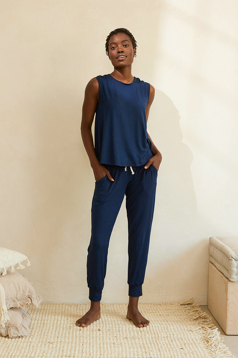 Abigail is 5'8", typically wears a size 2 and is wearing a size S