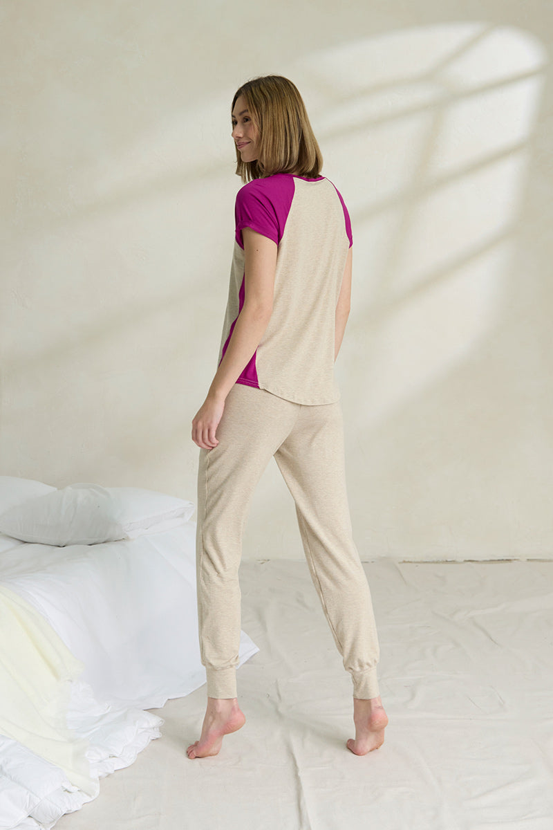 Una is 5'10", typically wears a size 2 and is wearing a size small