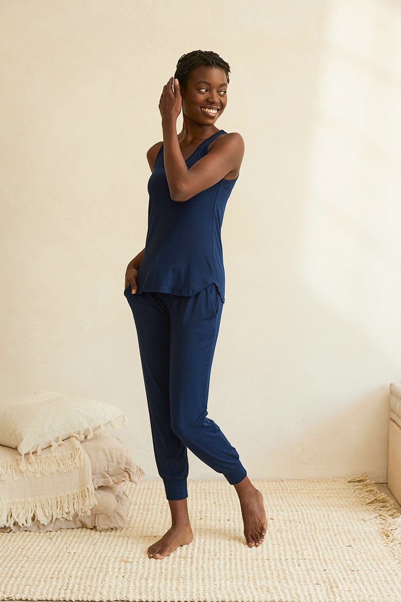 Abigail is 5'8", typically wears a size 2 and is wearing a size S