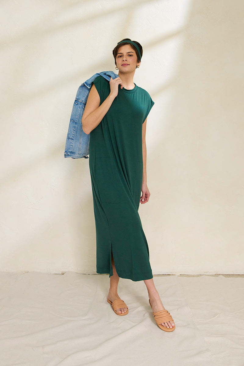 Natasha is 5'11", typically wears a size 6 and is wearing a size small