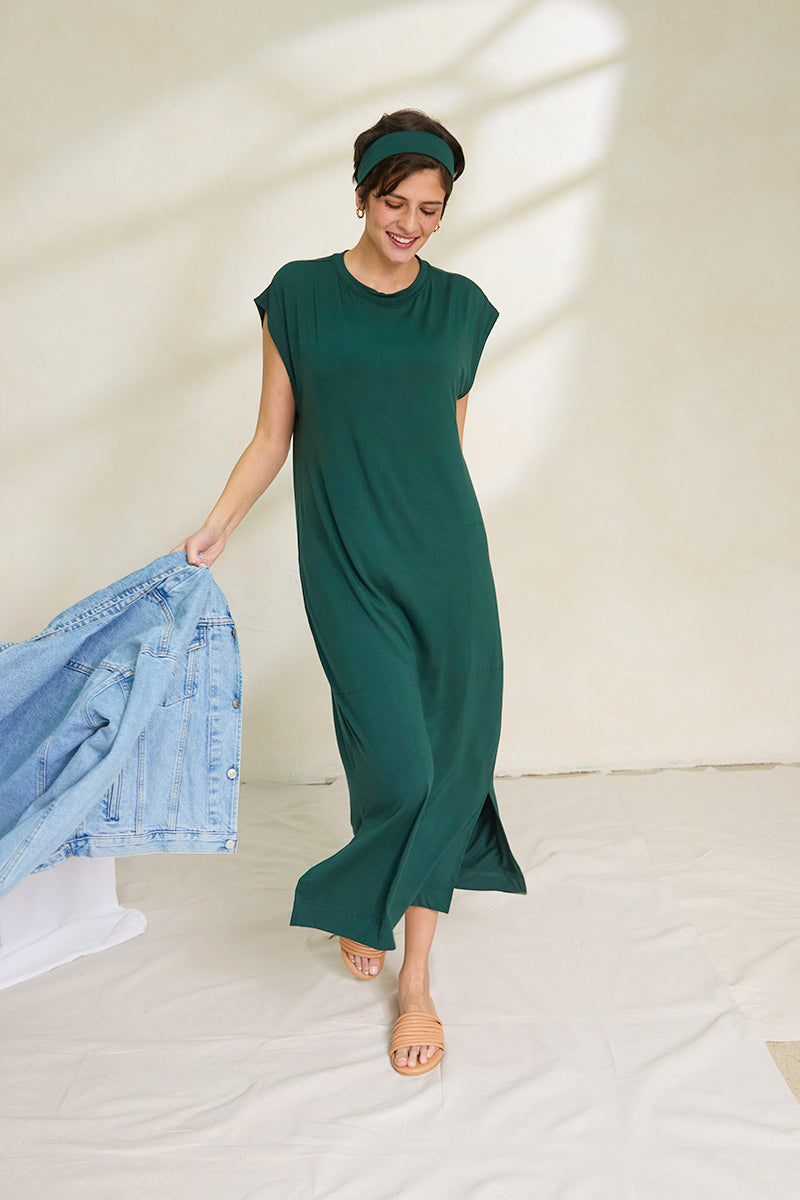 Natasha is 5'11", typically wears a size 6 and is wearing a size small