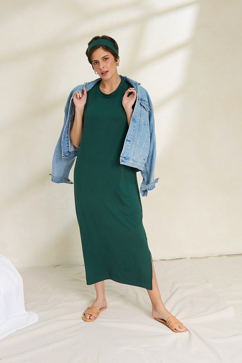 Natasha is 5'11", typically wears a size 6 and is wearing a size small