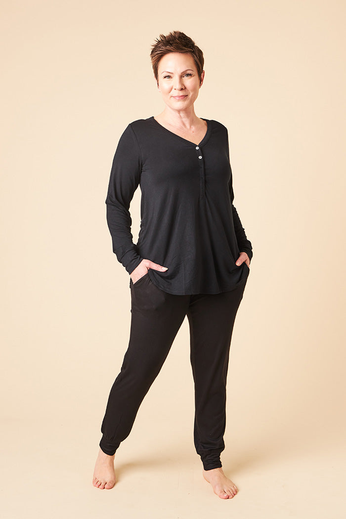 Kim is 5'2", typically wears a size 10/12 and is wearing a size large