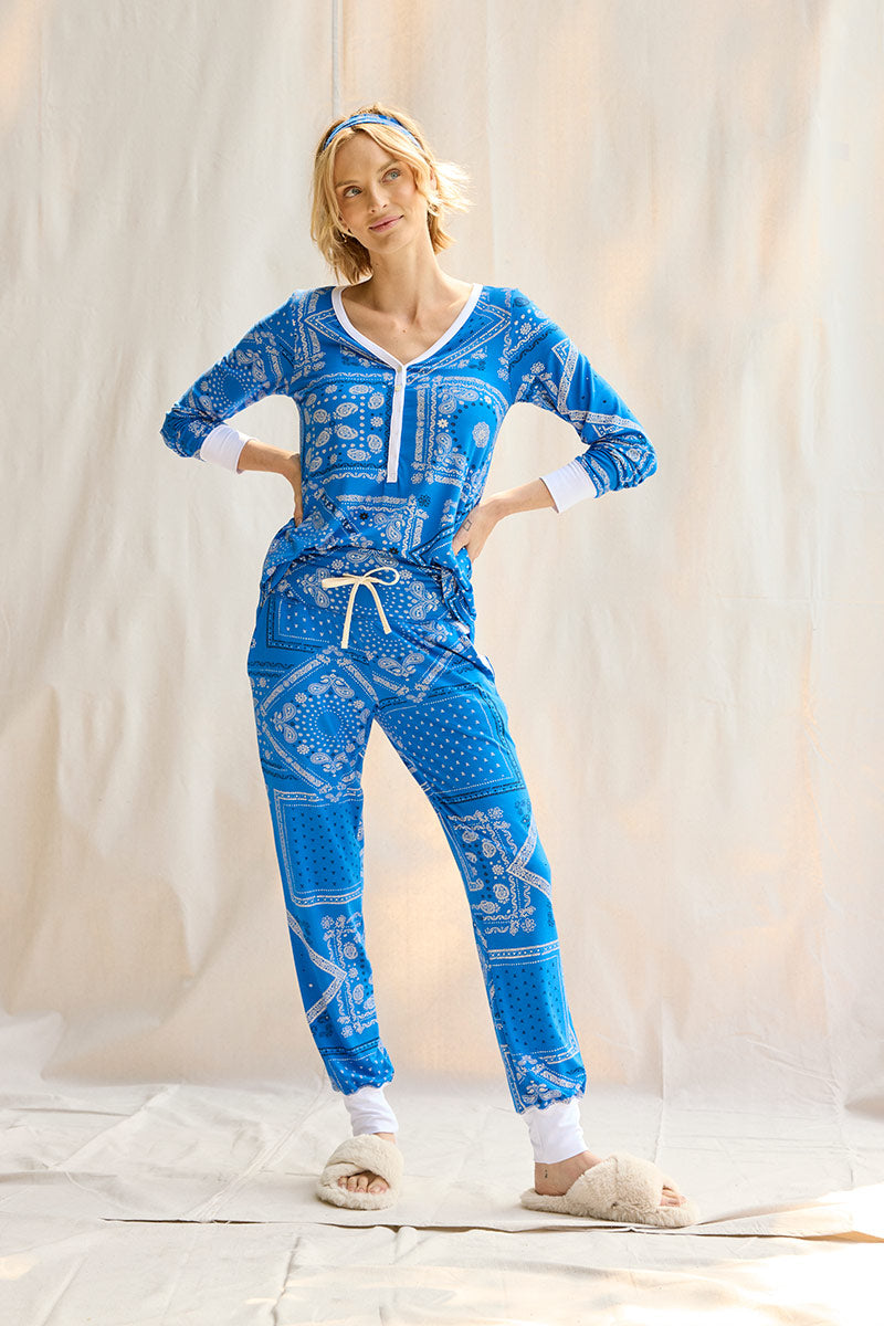 Elyse is 5'9", typically wears a size 2 and is wearing a size small