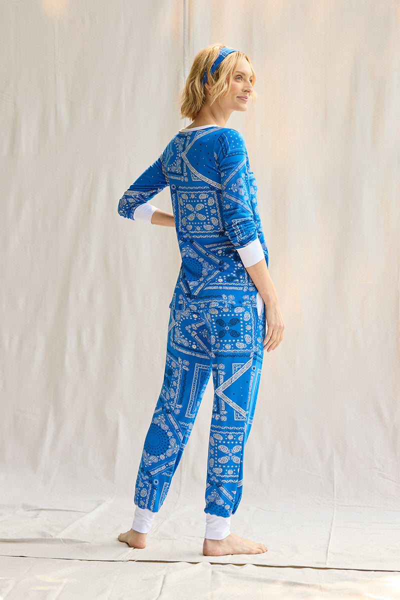 Elyse is 5'9", typically wears a size 2 and is wearing a size small