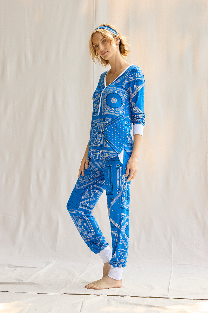 Elyse is 5'9", typically wears a size 2 and is wearing a size small