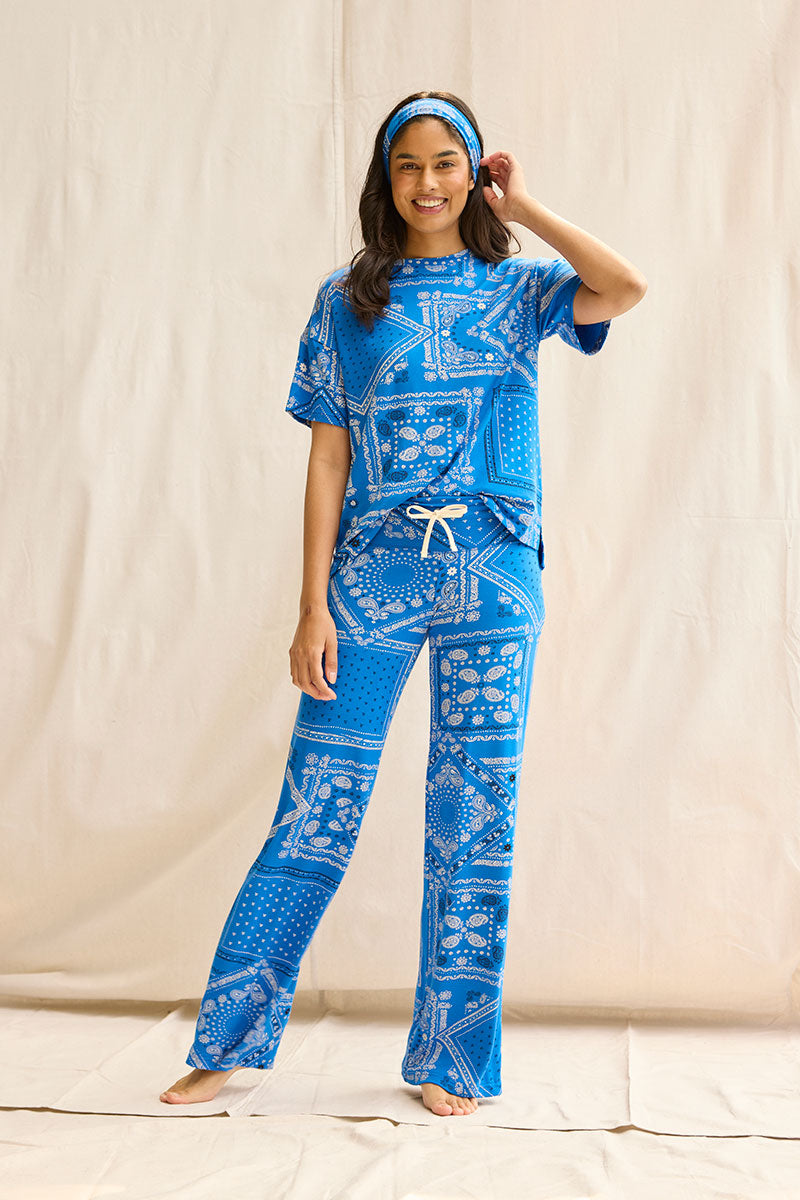 Natasha is 5'10", typically wears a size 4 and is wearing a size small