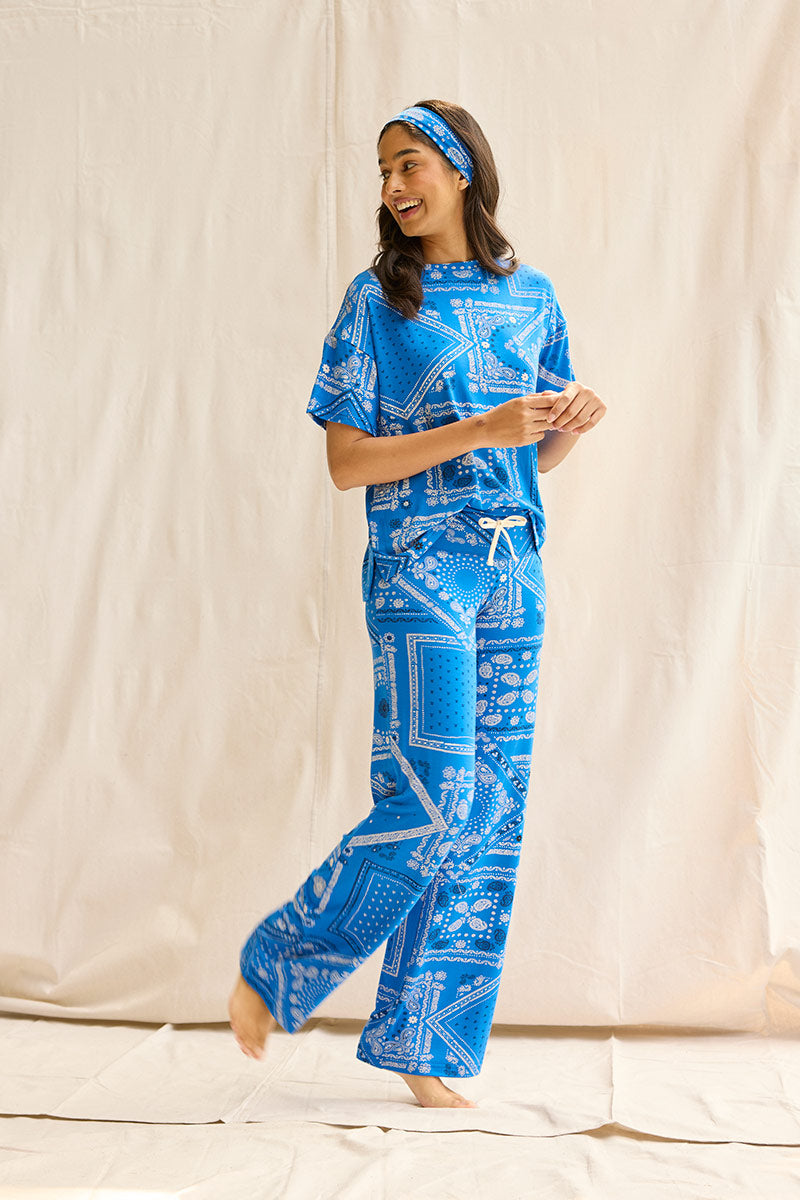 Natasha is 5'10", typically wears a size 4 and is wearing a size small