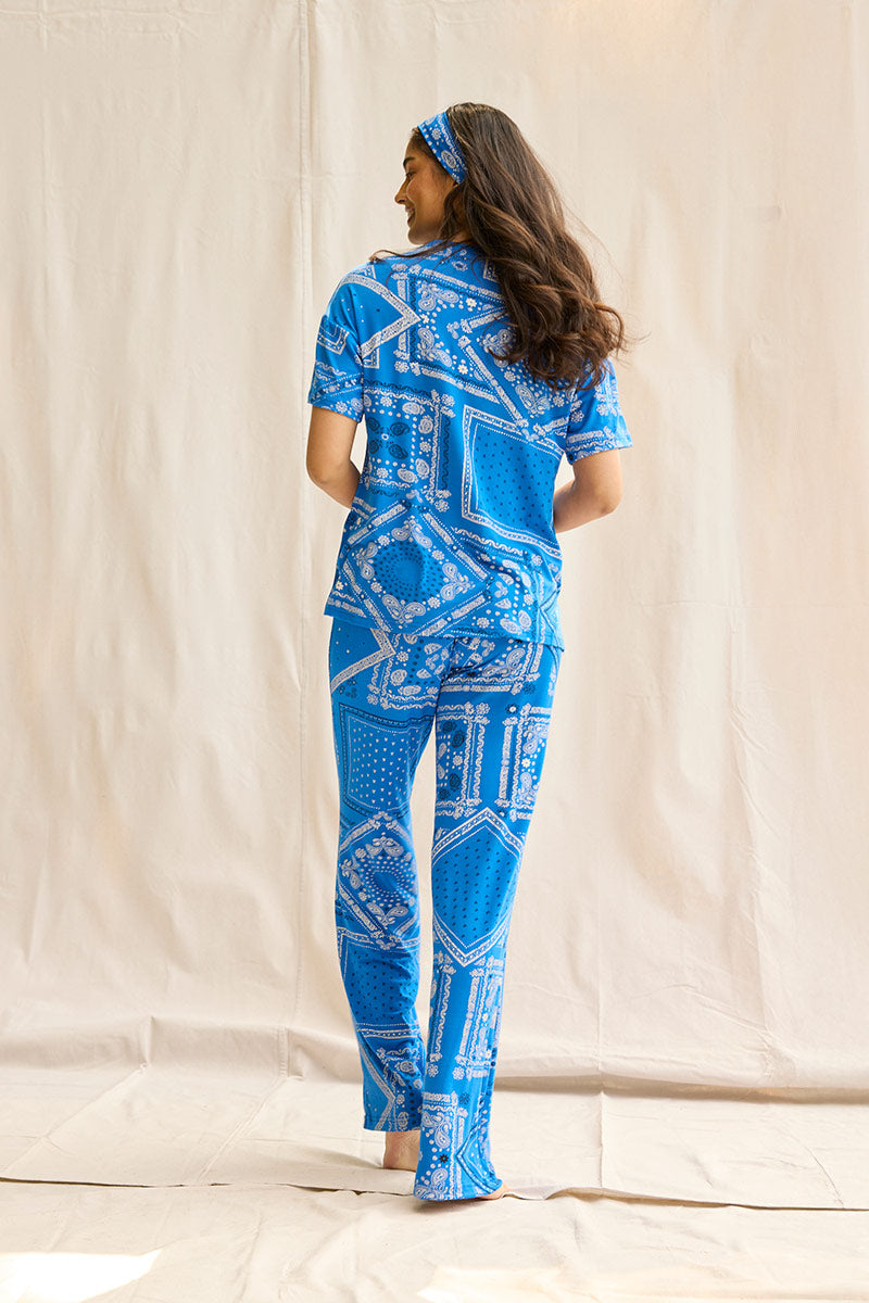 Natasha is 5'10", typically wears a size 4 and is wearing a size small