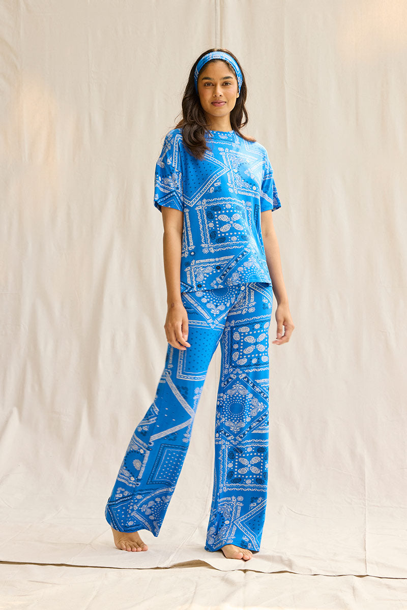 Natasha is 5'10", typically wears a size 4 and is wearing a size small