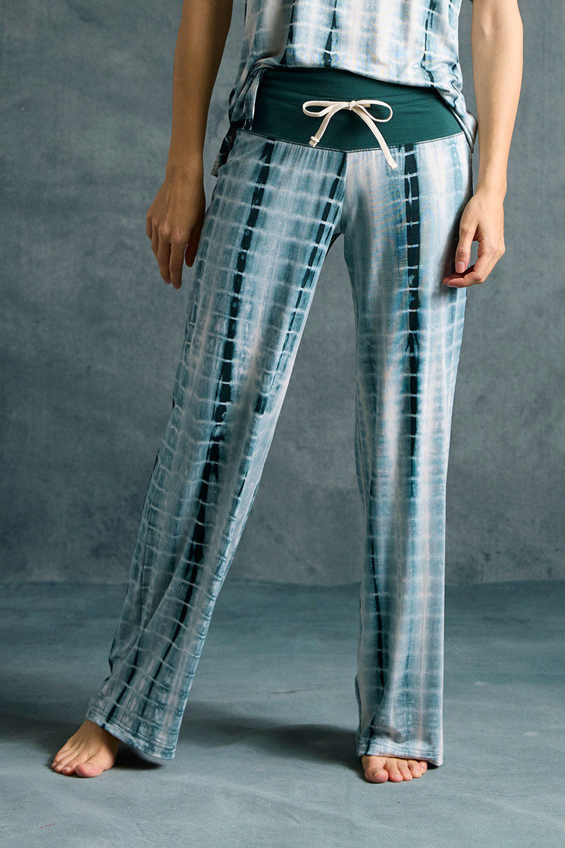 Lynn is 5'8", typically wears a size 2/4 and is wearing a size S